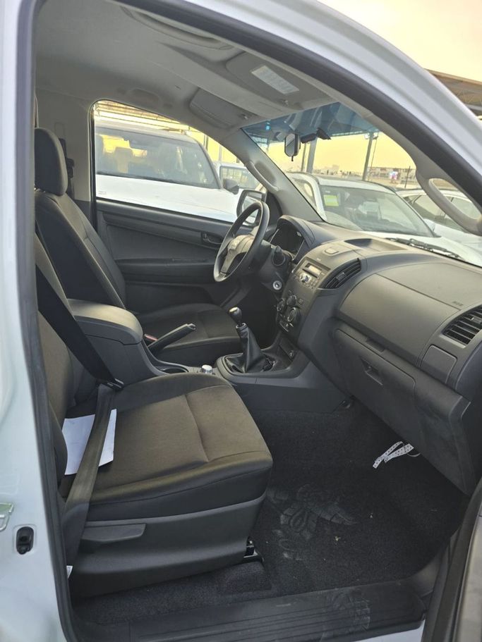 Новый Isuzu D-Max III, 2.5 л, 2025 в Дубае от Mohamed Hakim Motors Белый цвет. Other | AUTO.AE