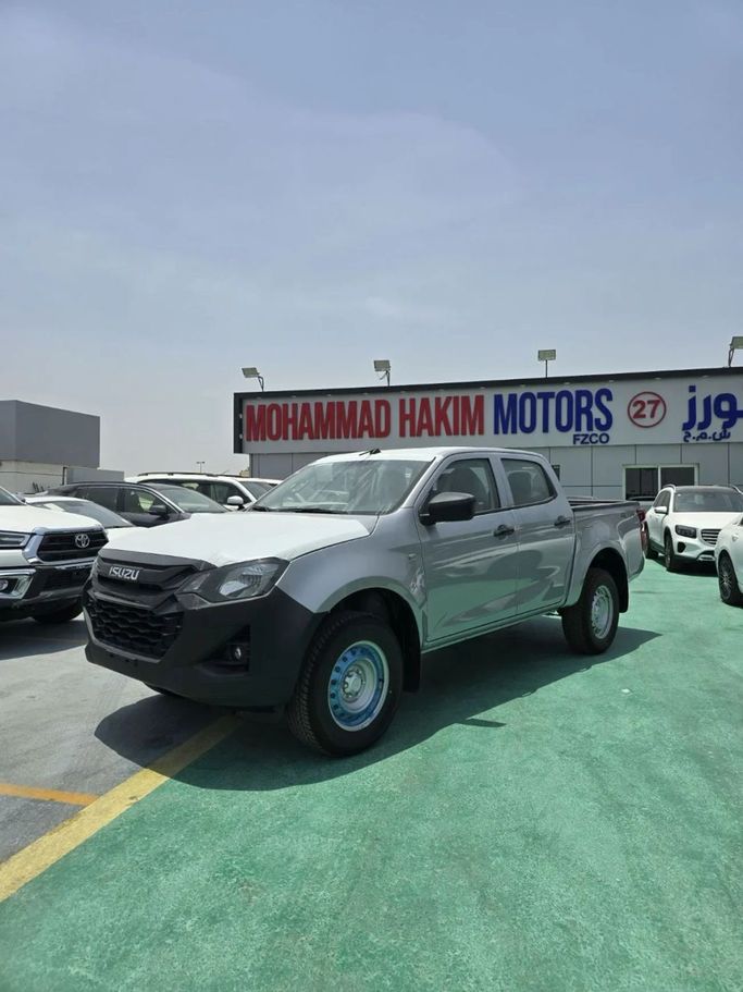 Новый Isuzu D-Max III, 2.5 л, 2025 в Дубае от Mohamed Hakim Motors Серебристый цвет. Other | AUTO.AE