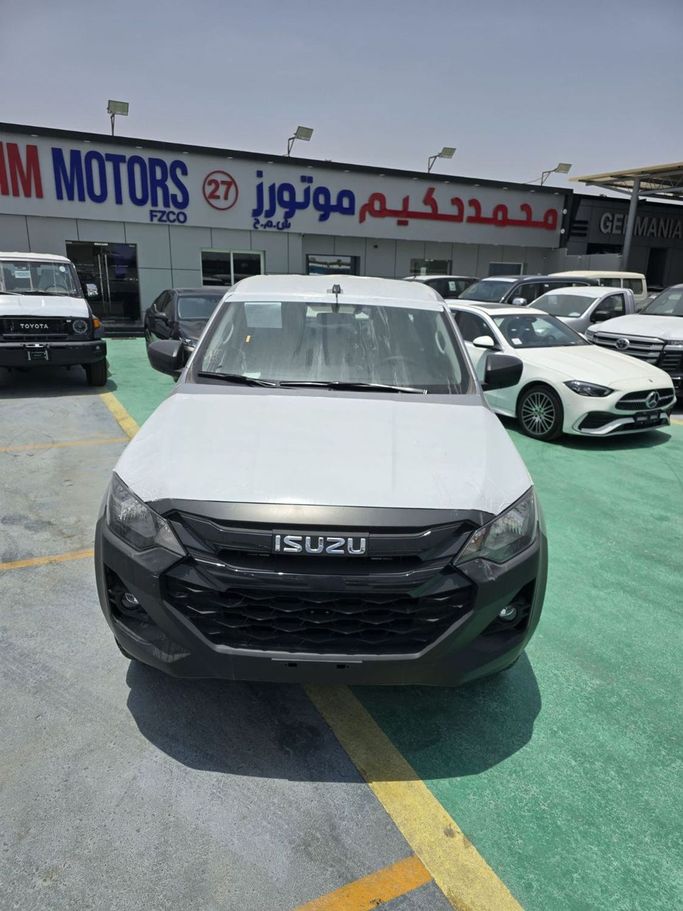 Новый Isuzu D-Max III, 2.5 л, 2025 в Дубае от Mohamed Hakim Motors Серебристый цвет. Other | AUTO.AE