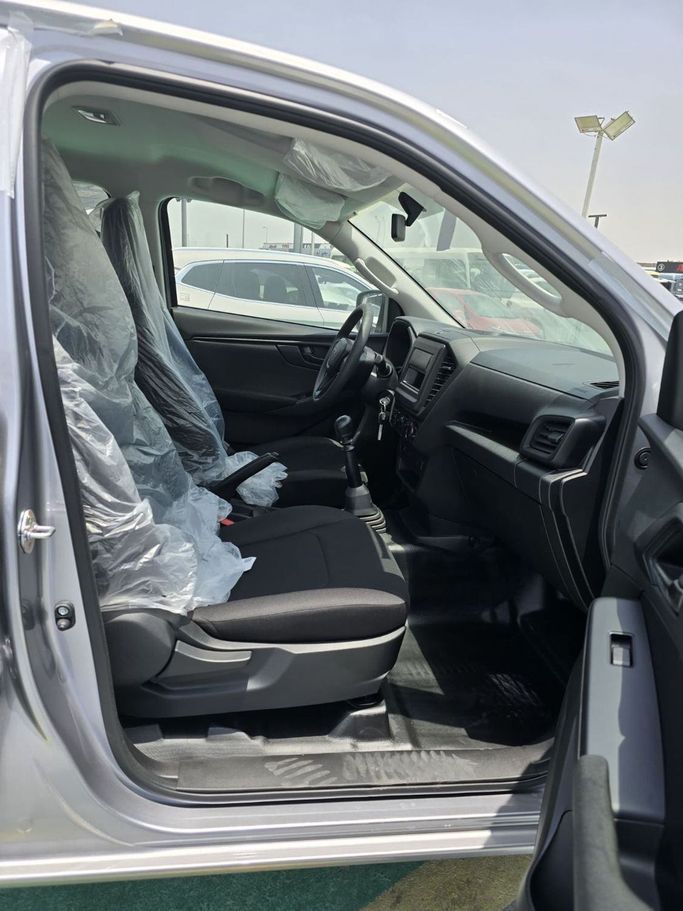 Новый Isuzu D-Max III, 2.5 л, 2025 в Дубае от Mohamed Hakim Motors Серебристый цвет. Other | AUTO.AE