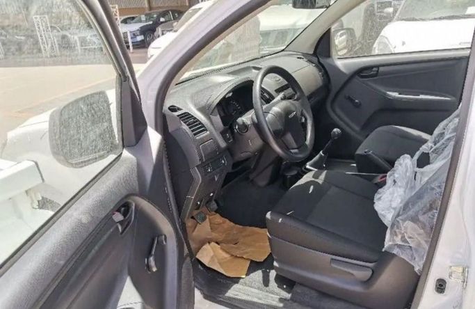 Новый Isuzu D-Max III, 2.5 л, 2024 в Дубае от Mohamed Hakim Motors Белый цвет. GCC | AUTO.AE