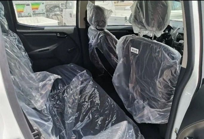 Новый Isuzu D-Max III, 2.5 л, 2024 в Дубае от Mohamed Hakim Motors Белый цвет. GCC | AUTO.AE