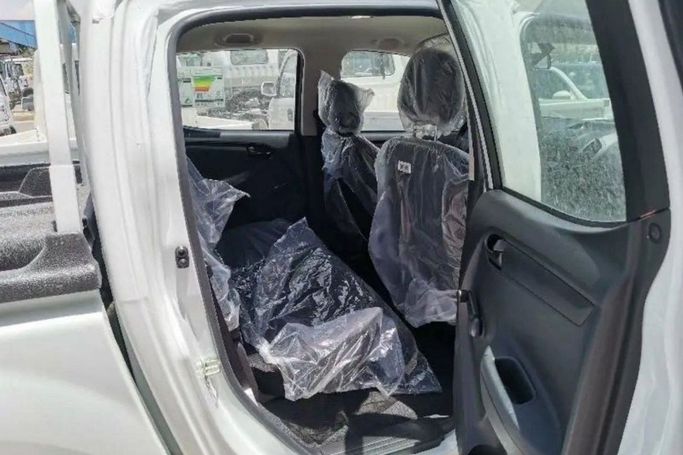 Новый Isuzu D-Max III, 2.5 л, 2024 в Дубае от Mohamed Hakim Motors Белый цвет. GCC | AUTO.AE