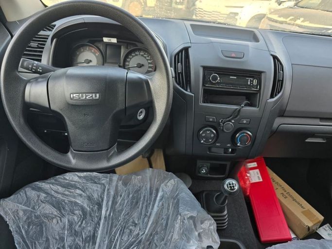 Новый Isuzu D-Max III, 2.5 л, 2024 в Дубае от Mohamed Hakim Motors Белый цвет. GCC | AUTO.AE