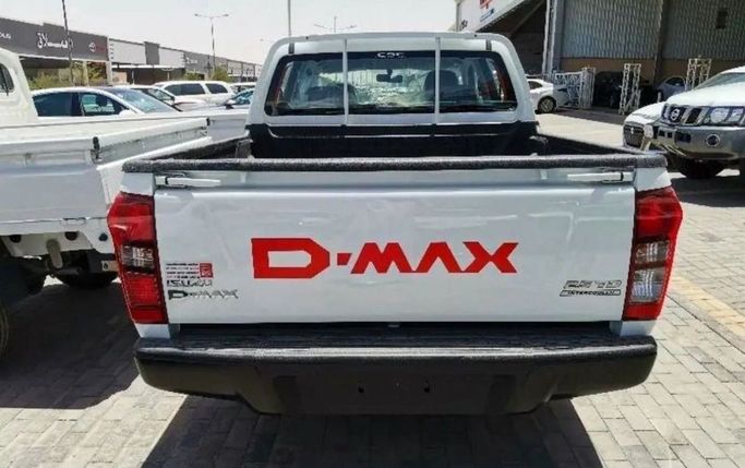 Новый Isuzu D-Max III, 2.5 л, 2024 в Дубае от Mohamed Hakim Motors Белый цвет. GCC | AUTO.AE