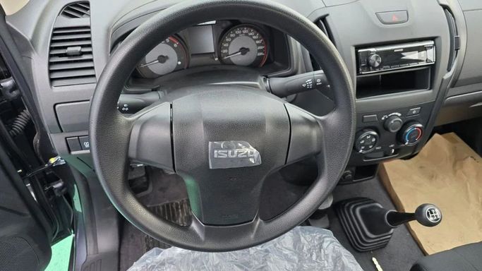 New Isuzu D-Max III, 2.5 l, 2024 in Dubai by Mohamed Hakim Motors, White color. GCC Specs | AUTO.AE