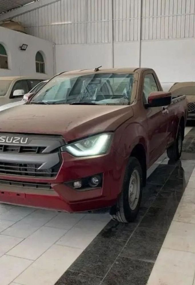 Новый Isuzu D-Max III, 1.9 л, 2025 в Дубае от Mohamed Hakim Motors Красный цвет. GCC | AUTO.AE