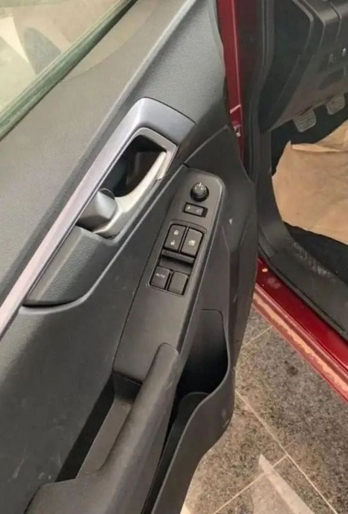 Новый Isuzu D-Max III, 1.9 л, 2025 в Дубае от Mohamed Hakim Motors Красный цвет. GCC | AUTO.AE