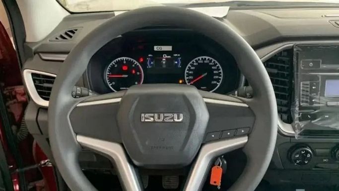 Новый Isuzu D-Max III, 1.9 л, 2025 в Дубае от Mohamed Hakim Motors Красный цвет. GCC | AUTO.AE