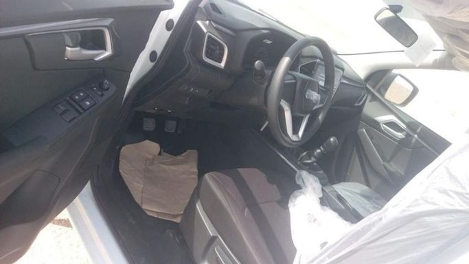 Новый Isuzu D-Max III, 2.5 л, 2025 в Дубае от Mohamed Hakim Motors Серебристый цвет. GCC | AUTO.AE