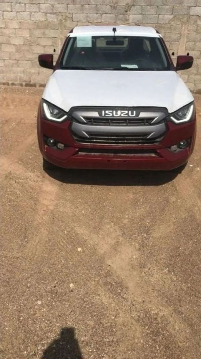 Новый Isuzu D-Max III, 2.5 л, 2025 в Дубае от Mohamed Hakim Motors Красный цвет. GCC | AUTO.AE