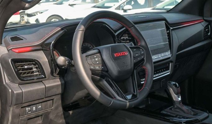 New Isuzu D-Max III, 3.0 l, 2025 in Dubai by F7 Motors, White color. GCC Specs | AUTO.AE