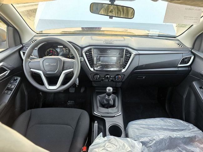 Новый Isuzu D-Max III, 1.9 л, 2025 в Дубае от Soltan Auto Серебристый цвет. Other | AUTO.AE