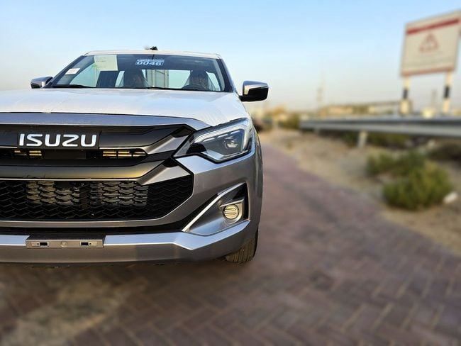 Новый Isuzu D-Max III, 1.9 л, 2025 в Дубае от Soltan Auto Серебристый цвет. Other | AUTO.AE