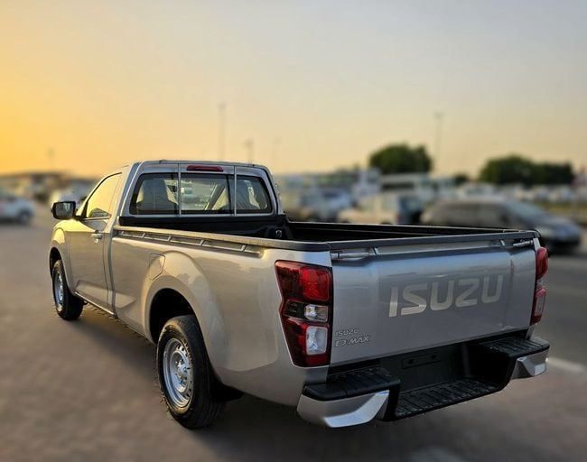 Новый Isuzu D-Max III, 1.9 л, 2025 в Дубае от Soltan Auto Серебристый цвет. Other | AUTO.AE