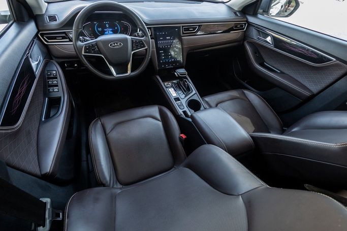 Подержанный JAC J7 I, 1.5 л, 2023 в Дубае от Linda Cars Серый цвет. GCC | AUTO.AE