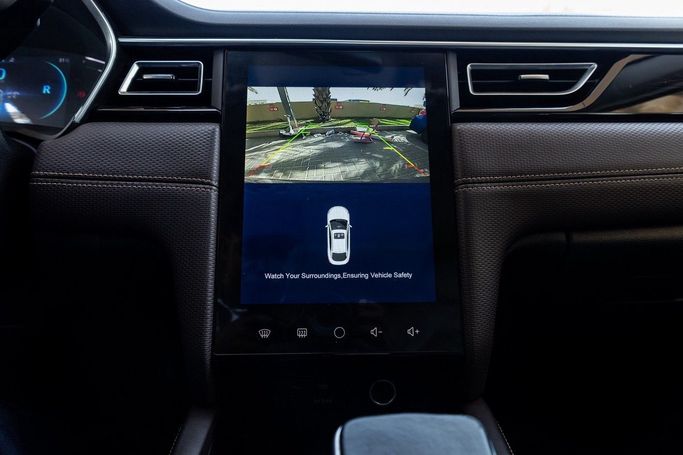 Подержанный JAC J7 I, 1.5 л, 2023 в Дубае от Linda Cars Серый цвет. GCC | AUTO.AE