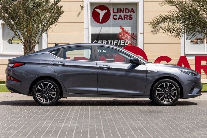 Подержанный JAC J7 I, 1.5 л, 2023 в Дубае от Linda Cars Серый цвет. GCC | AUTO.AE