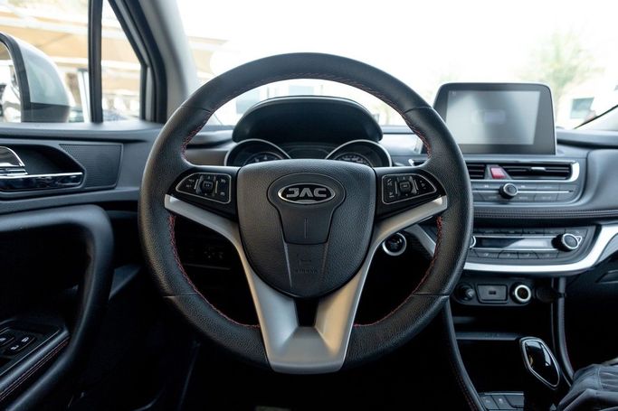 Подержанный JAC S3 I, 1.5 л, 2023 в Дубае от Linda Cars Серебристый цвет. GCC | AUTO.AE