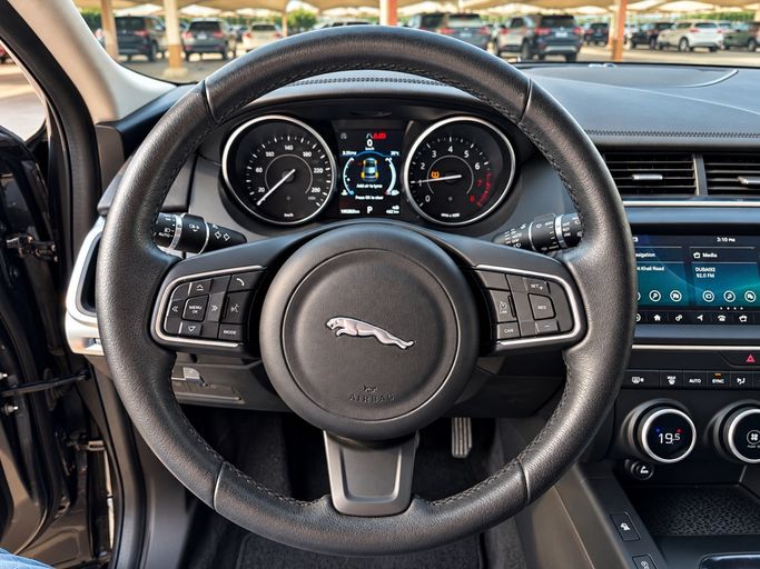 مستعملة Jaguar E-Pace I، 2.0 لتر، 2020 في الإمارات، دبي من Bimmer Benz، اللون رمادي. مواصفات الخليج | AUTO.AE | إعلان #295450 — صورة 10 من 13