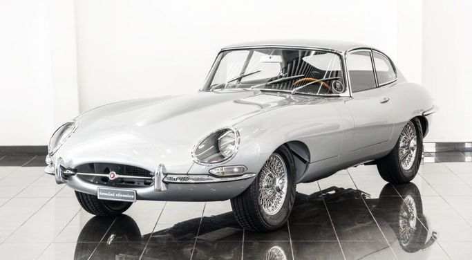 Used Jaguar E-type Series 1, 4.2 l, 1967 in Dubai by Tomini Cars, Silver color.  | AUTO.AE