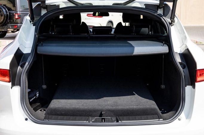 Подержанный Jaguar F-Pace S I, 3.0 л, 2017 в Дубае от Linda Cars Белый цвет. GCC | AUTO.AE