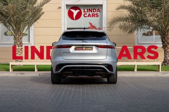 Подержанный Jaguar F-Pace I Рестайлинг, 2.0 л, 2021 в Дубае от Linda Cars Серебристый цвет. GCC | AUTO.AE