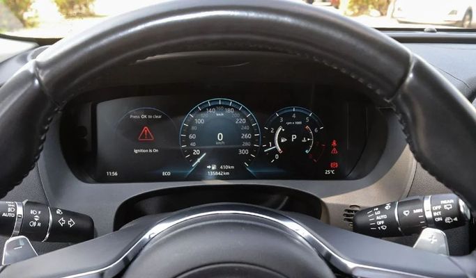 Подержанный Jaguar F-Pace I, 2.0 л, 2018 в Дубае от Segrex Auto Белый цвет. Европейская | AUTO.AE