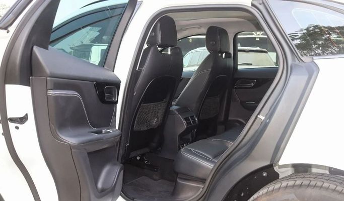 Подержанный Jaguar F-Pace I, 2.0 л, 2018 в Дубае от Segrex Auto Белый цвет. Европейская | AUTO.AE