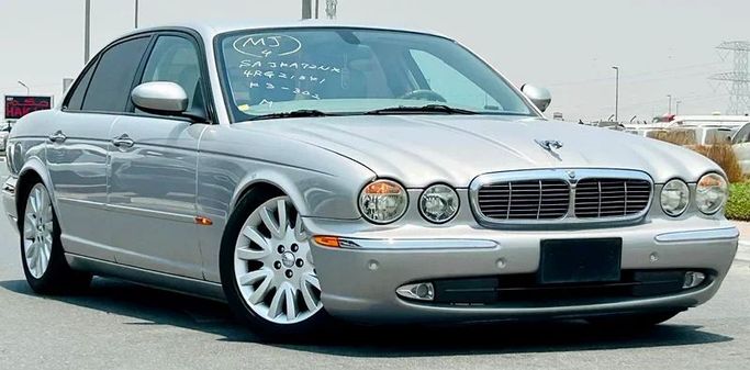 Подержанный Jaguar XJ III (X350/X358), 4.2 л, 2004 в Дубае от Mirza Automobile FZE Серебристый цвет. Японская | AUTO.AE