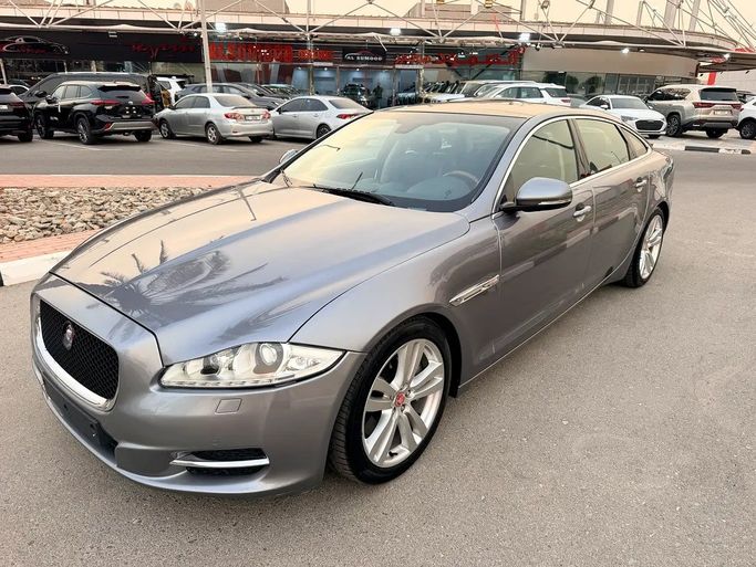 مستعملة ⁦Jaguar XJ Long فيس ليفت IV (X351) IV (X351)، 3.0 l، 2015⁩ في في الإمارات, دبي من First Choice Motors، اللون فضي. مواصفات الخليج | AUTO.AE | إعلان #286859