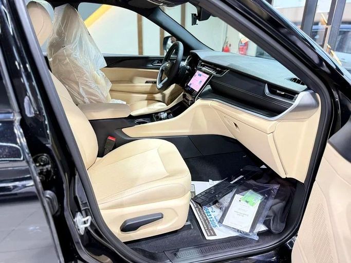 Новый Jeep Cherokee VI (KM), 1.6 л, 2025 в Дубае от BANIYAS CARS SHOWROOM Черный цвет. GCC | AUTO.AE