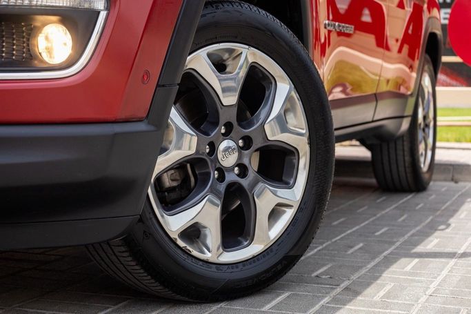Подержанный Jeep Compass II Рестайлинг, 2.4 л, 2020 в Дубае от Linda Cars Красный цвет. GCC | AUTO.AE