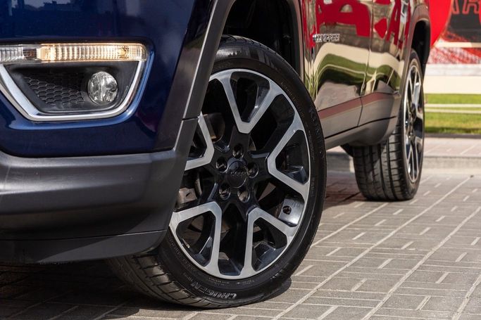Подержанный Jeep Compass II, 2.4 л, 2018 в Дубае от Linda Cars Серый цвет. GCC | AUTO.AE
