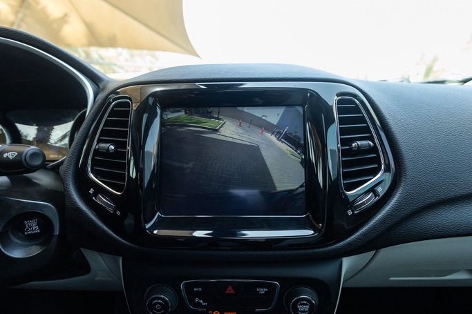 Подержанный Jeep Compass II, 2.4 л, 2018 в Дубае от Linda Cars Серый цвет. GCC | AUTO.AE