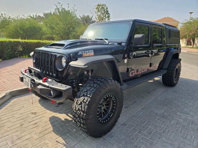 Used Jeep Gladiator II (JT), 3.6 l, 2022 in Dubai, Black color. American Specs | AUTO.AE