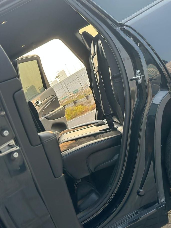 Jeep Grand Cherokee IV (WK2) Facelift, 2020 sport suv 5 dr. for rent in Dubai by more rent a car, black color | AUTO.AE