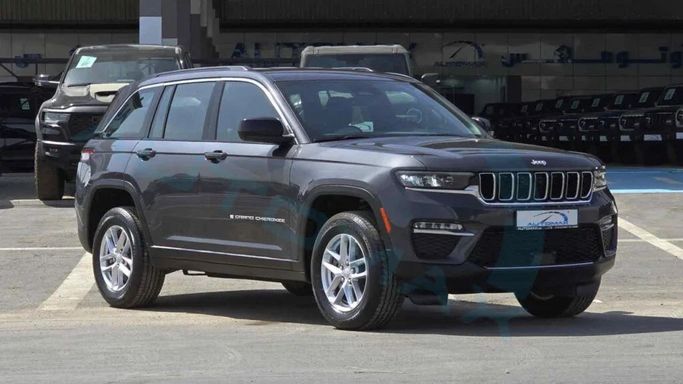 Новый Jeep Grand Cherokee V (WL), 5.7 л, 2024 в Дубае от Auto Max Group Серый цвет. GCC | AUTO.AE