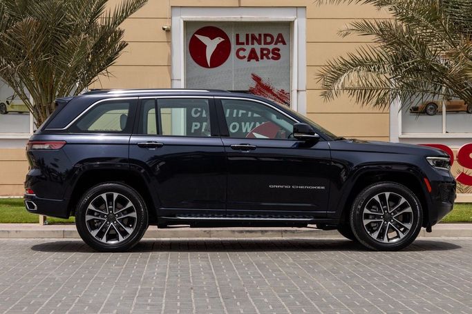 Подержанный Jeep Grand Cherokee L V (WL), 3.6 л, 2023 в Дубае от Linda Cars Черный цвет. GCC | AUTO.AE