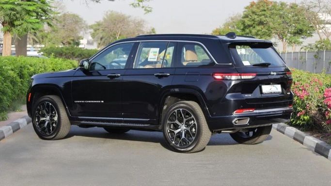 Новый Jeep Grand Cherokee L V (WL), 3.6 л, 2025 в Дубае от Auto Max Group Другой цвет цвет. GCC | AUTO.AE