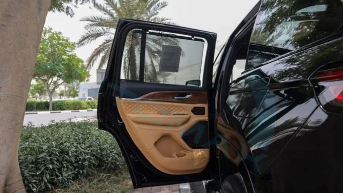Новый Jeep Grand Cherokee L V (WL), 3.6 л, 2025 в Дубае от Auto Max Group Черный цвет. GCC | AUTO.AE