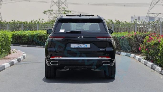 Новый Jeep Grand Cherokee L V (WL), 3.6 л, 2025 в Дубае от Auto Max Group Черный цвет. GCC | AUTO.AE