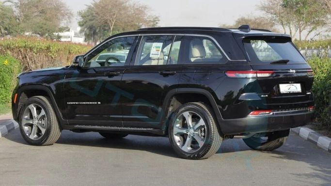 Новый Jeep Grand Cherokee L V (WL), 3.6 л, 2025 в Дубае от Auto Max Group Черный цвет. GCC | AUTO.AE
