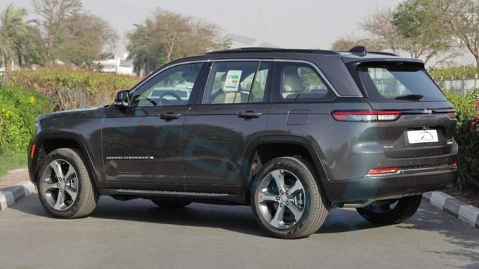 Новый Jeep Grand Cherokee L V (WL), 3.6 л, 2025 в Дубае от Auto Max Group Серый цвет. GCC | AUTO.AE