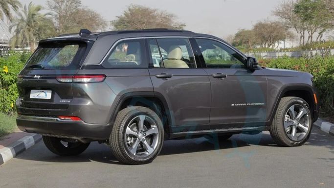 Новый Jeep Grand Cherokee L V (WL), 3.6 л, 2025 в Дубае от Auto Max Group Серый цвет. GCC | AUTO.AE