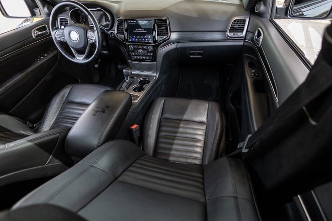 Подержанный Jeep Grand Cherokee IV (WK2) Рестайлинг, 3.6 л, 2020 в Дубае от Linda Cars Черный цвет. GCC | AUTO.AE