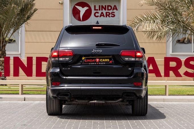 Подержанный Jeep Grand Cherokee IV (WK2) Рестайлинг, 3.6 л, 2020 в Дубае от Linda Cars Черный цвет. GCC | AUTO.AE