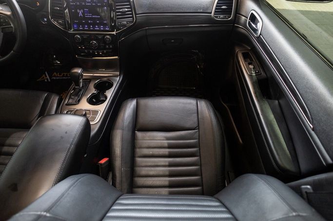 Подержанный Jeep Grand Cherokee IV (WK2) Рестайлинг, 3.6 л, 2019 в Дубае от Linda Cars Синий цвет. GCC | AUTO.AE