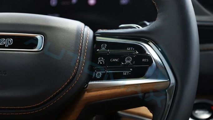 Новый Jeep Grand Cherokee L V (WL), 3.6 л, 2025 в Дубае от Auto Max Group Белый цвет. GCC | AUTO.AE