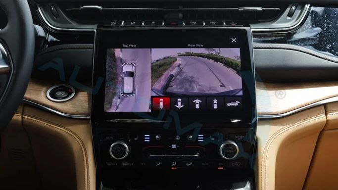 Новый Jeep Grand Cherokee L V (WL), 3.6 л, 2025 в Дубае от Auto Max Group Белый цвет. GCC | AUTO.AE